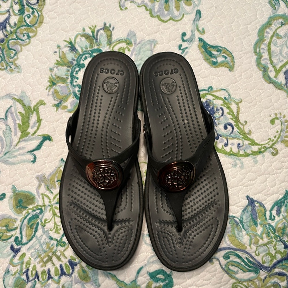 Crocs women’s thong sandals size 8